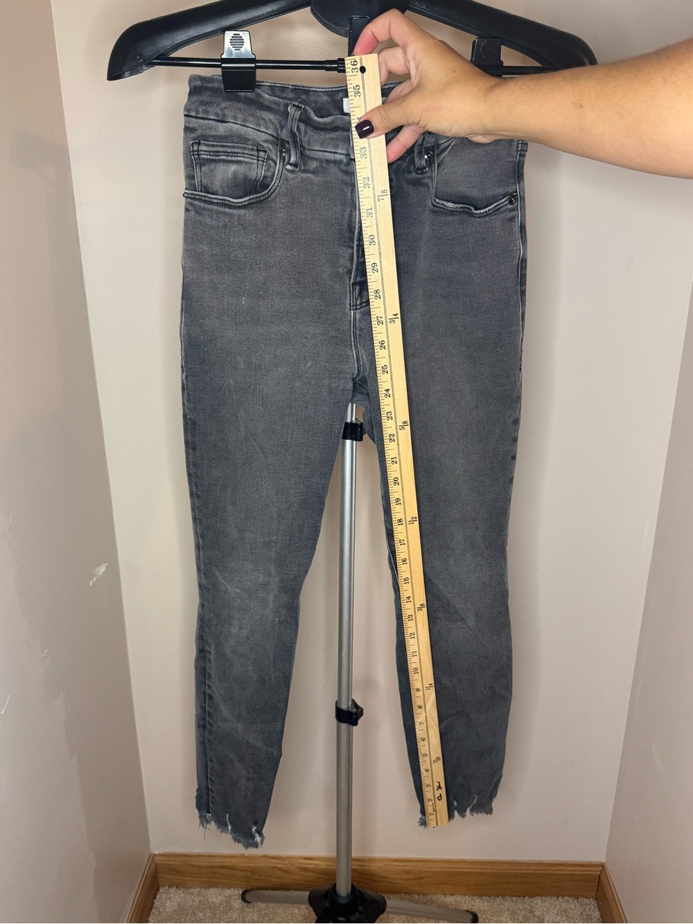 Good American Good Legs Crop Frayed Hem Gray Jeans Size 4/27 Preppy Designer - Picture 3 of 7